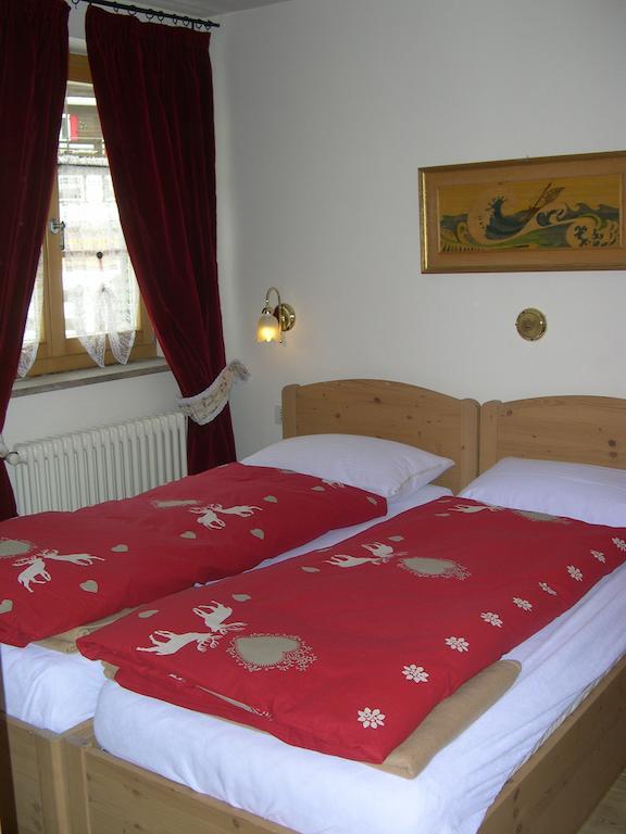 Apartments Cableway Canazei Room photo